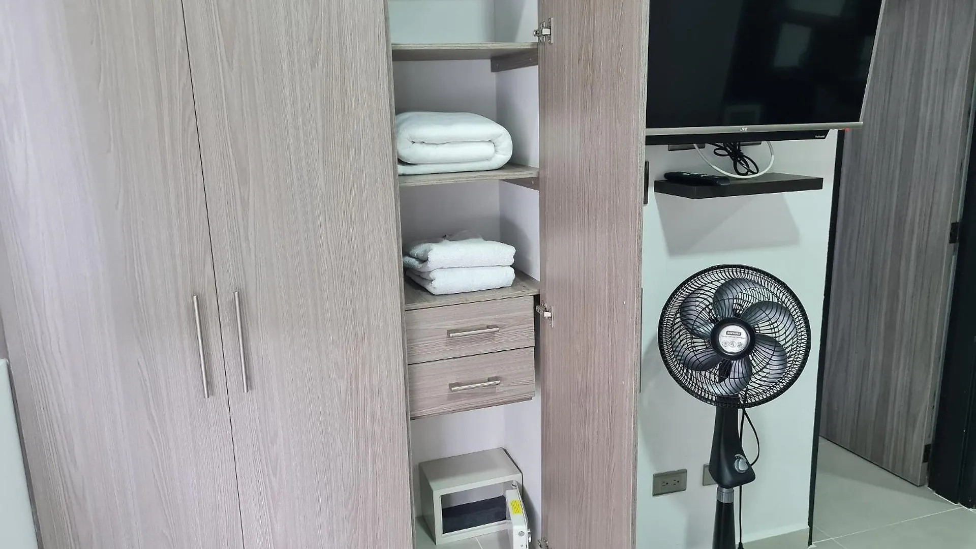 505 Moderno Aparta-Suite En Versalles Tipo Loft - Cali Tower Suites & Lofts 0*,  كولومبيا